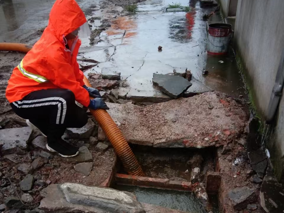 佳县专业清理污水池 炜誉市政以规范流程守护城市 “肠道”